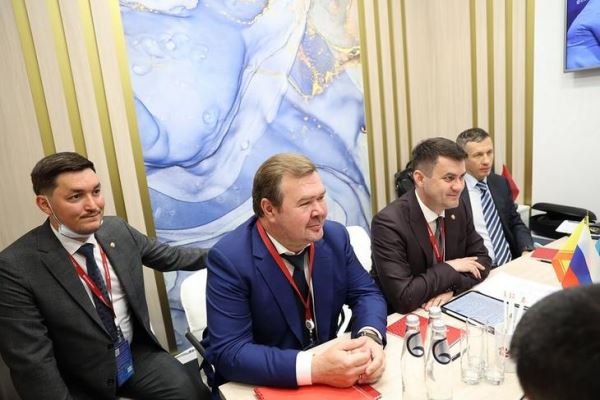 Вопросы сотрудничества «Тракторных заводов» с Казахстаном обсудили в рамках ПМЭФ