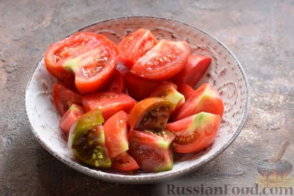 Салат из цветной капусты в томатном пюре с перцем, морковью и зеленью (на зиму)