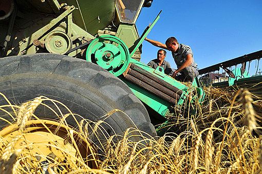 В США заявили о двукратном росте затрат фермеров на посевную из-за цен на бензин